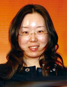 赵  伟